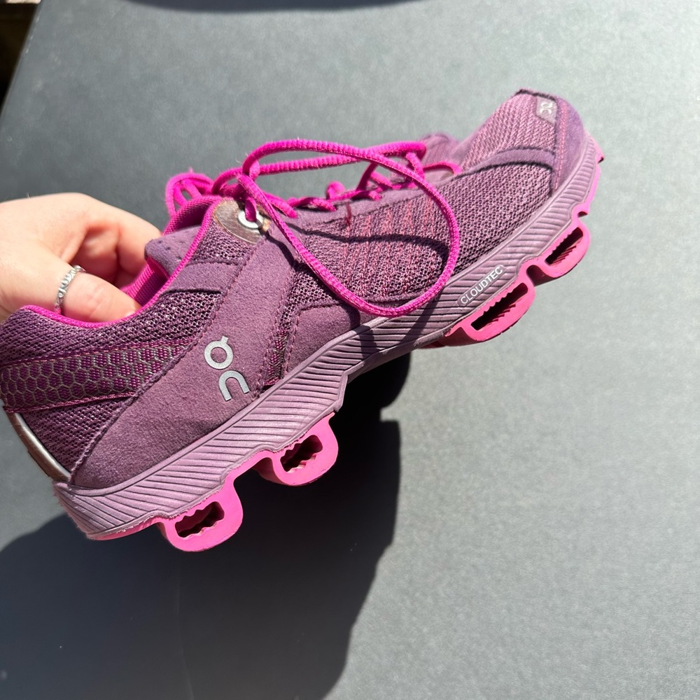 On cloud shoes - Picture 2 of 4